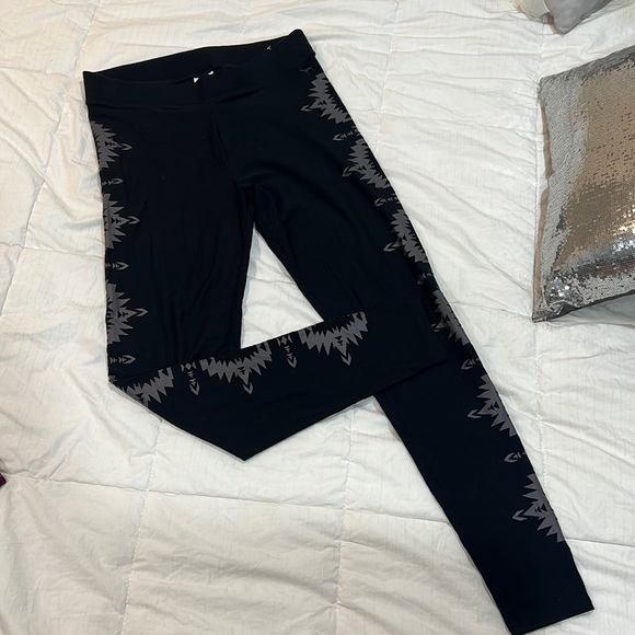 🖤Victoria Secret PINK Women's Black Navajo Print Leggings - Picture 1 of 7